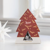 Smukt juletræ fyldt med sprøde nougatmandler i juletræsformet gaveæske med vinterikoner.