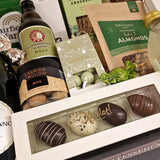 Stor grøn påskekurv med cava, øl, og lækre snacks
