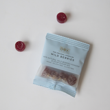 Vegansk skovbær gourmetvingummi uden gelatine, drysset med naturligt skovbærpulver og dækket af syrlig sukkercoating