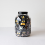 Mixbøtte med 80 individuelle Lakrids by Bülow-lakridser i seks smagsvarianter, velegnet som luksuriøs snack eller som delikat gave.