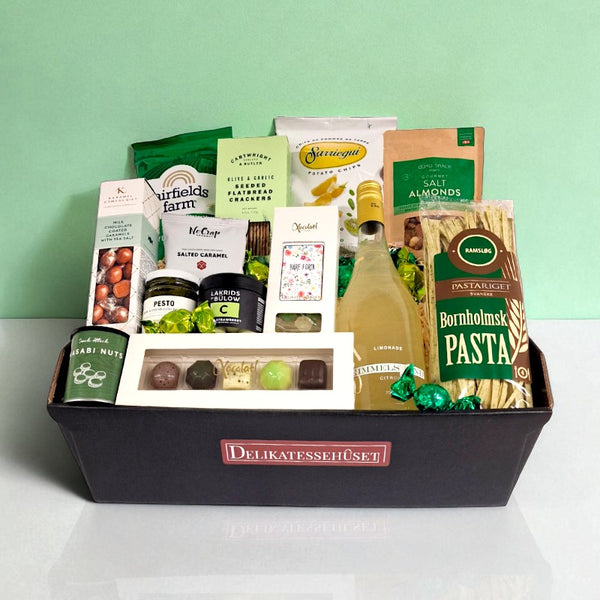 Gavekurv - fyldt med søde sager og specialiteter