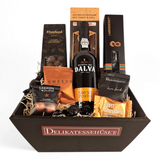 Julekurv med lækkerier som portvin, lakrids og chokolade