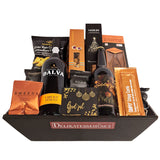 Smuk julekurv fra Delikatessehuset med portvin, juleøl, chips og chokolade