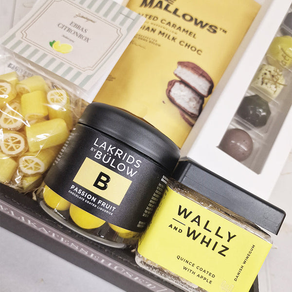 Gavekurv med lakrids, vingummi, chokolade, skumfiduser og bolsjer