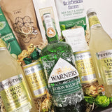 Gavekurv med Gin og tonic. Kurven indeholder en lækker Lemon gin fra Warners og diverse tonic og krydrede snacks