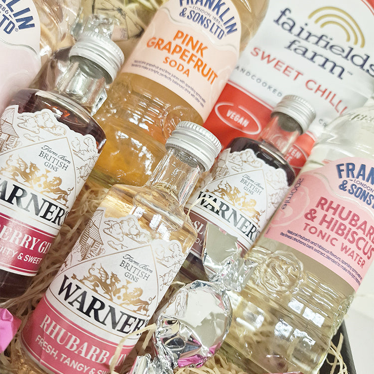 Gavekurv med gin og tonic Mix 'n' match, hvor modtageren selv kan mixe på kryds og tværs og fremtrylle velsmagende gin-drinks