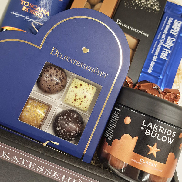 Julekurv - med fyldig rødvin, snacks og lakrids