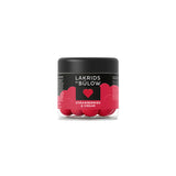 'Strawberry & Cream' er en variant med en kærlig symfoni mellem de syrlige røde jordbær og cremet fløde som giver sødmen i denne Love lakridskugle. Inde i midten af denne flotte lyserøde kugle befinder sig en sød-lakrids som er overtrukket med den blødeste hvide chokolade. Det er den perfekte blanding mellem det søde og det syrlige fra de solmodne jordbær.