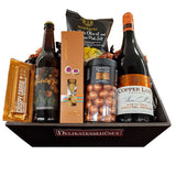 Julekurv med juleøl, rødvin, chips, lakrids og chokolade