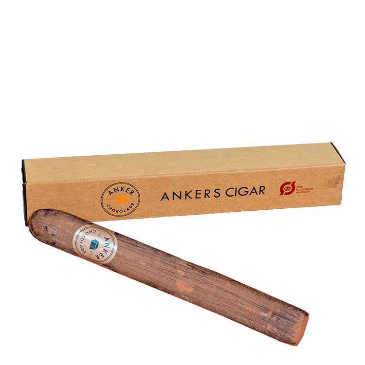 Anker Chokolade cigar, der består af marcipan, rom og mørk chokolade