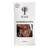 Velsmagende rugbrødschips - perfekte til tapasbordet, den hurtige sult eller en sund snack.
Disse lækre, sprøde og tynde rugbrødschips er drysset med salt.
De smager fremragende som tilbehør til en af Hr. Skovs cremer, eller bare som en lille snack når sulten melder sig.