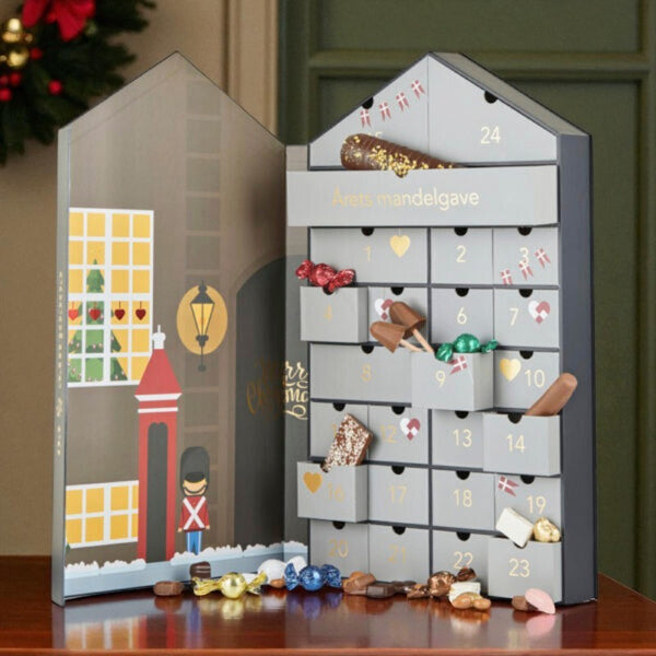 Familie julekalender – stor familiekalender inkl. gratis gave og mandelgave.	