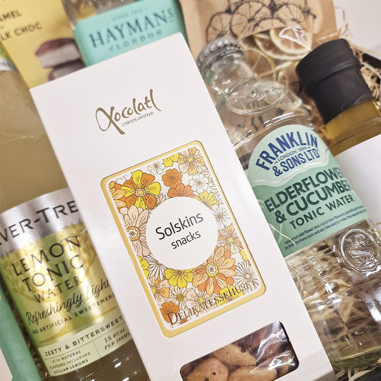 Sommer gavekurv med gin og tonic og snacks