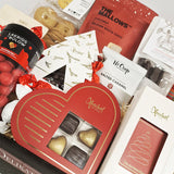 Julens smukkeste julekurv med danske lækkerier. Her er både chokolade, lakrids, karameller og småkager fra de førende danske gourmetbrands.