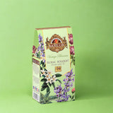 Denne blomstrede æske er en del af vores 'Vintage Blossoms'- serie af kvalitetste fra Sri Lanka. En aromatisk kombination af førsteklasses srilankanske grønne teblade og pebermynte, suppleret med en buket af hibiscus, rose, lavendel, jasmin og appelsinblomster.