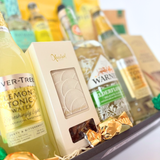 Gavekurv - kæmpe grøn Gin&Tonic kurv m. gin, tonicvand og en masse lækkerier