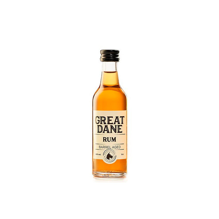 En lille flaske Great Dane Rum.