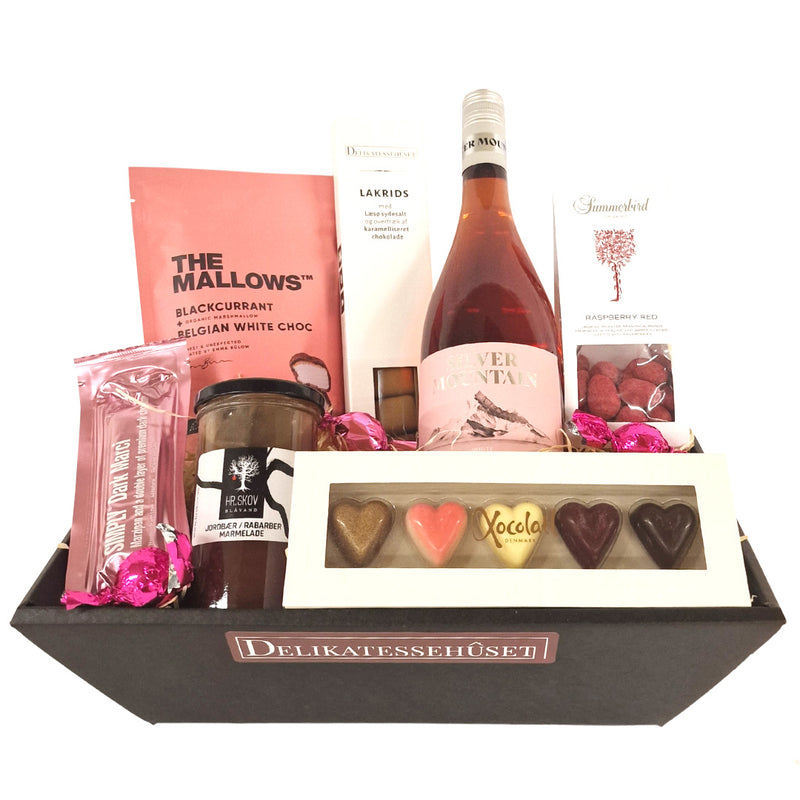 Gavekurv med rosévin og søde lækkerier