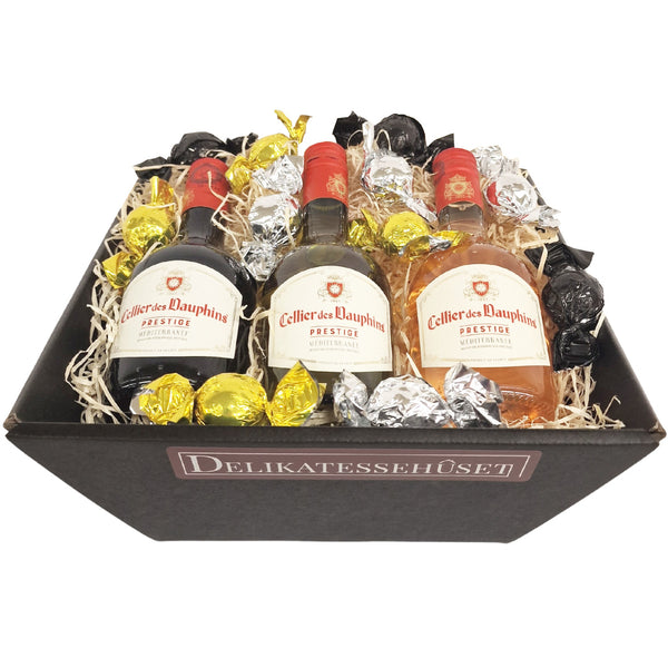 Gavekurv med tre små flasker fransk vin