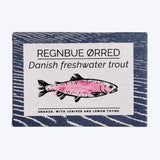 Røget regnbueørred på dåse med enebær og citrontimian fra fangst. fanget i dansk ferskvand