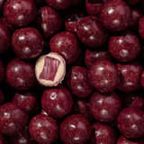  Gelatinefri vingummier lavet med 100% naturligt frugtpulver er overtrukket af Premium hvid chokolade og rullet i den lækreste frugtpulver fra vilde bær. 