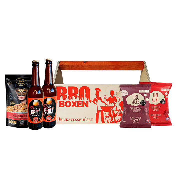BBQ Boxen. En perfekt gave til grill mesteren. En flot trækasse med teksten BBQ-Boxen samt et fedt grillmotiv. Indeni gemmer sig lækre drikkevarer og snacks, som kan nydes ved grillen¨