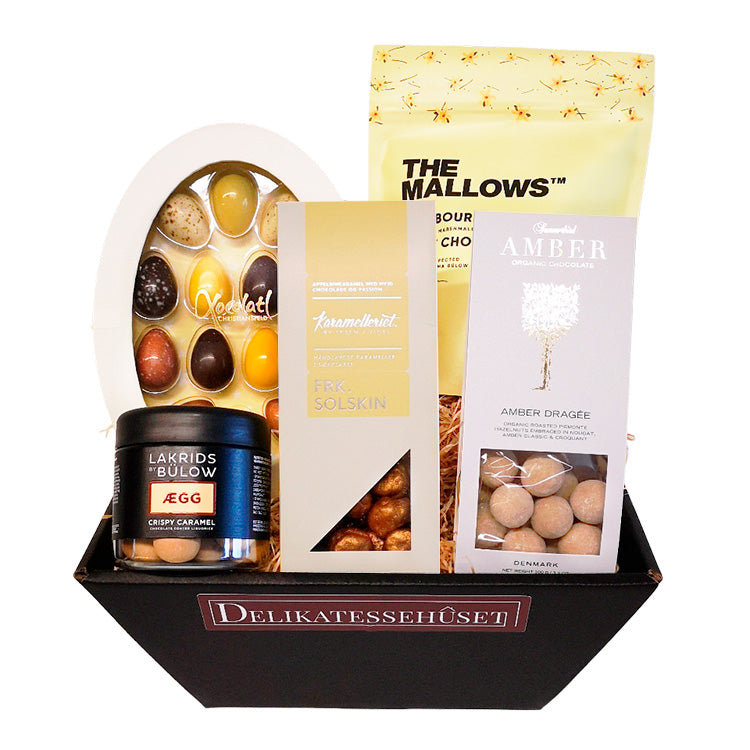Påskekurv med de bedste lækkerier fra Lakrids by Bülow, The Mallows, Summerbird, Xocolatl og Karamelleriet