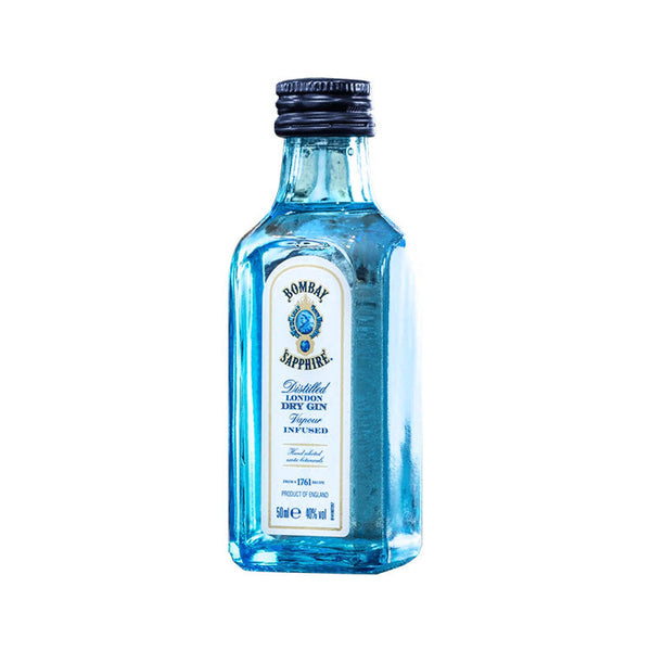 Bombay Sapphire London Dry Gin i en flot og lille flaske, der ligesom safiren skinder blåt. 