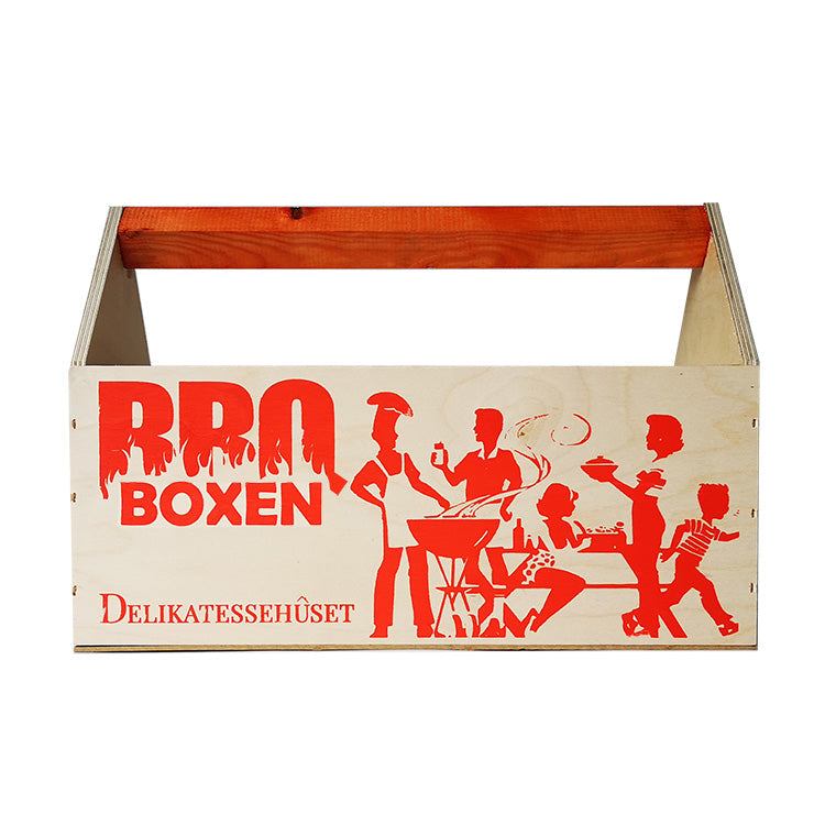 BBQ Boxen. En perfekt gave til grill mesteren. En flot trækasse med teksten BBQ-Boxen samt et fedt grillmotiv. Indeni gemmer sig lækre drikkevarer og snacks, som kan nydes ved grillen¨