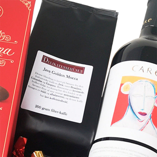 Gavekurv med spansk rødvin, kaffe og chokolade - perfekt fødselsdagsgave