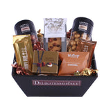 Gavekurv med lakrids by bülow, Summerbird, simply chokolate og no crap. Sød julekurv