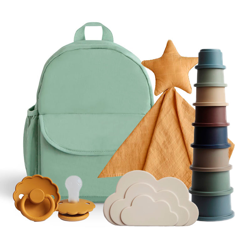 Barselsgave - Baby Backpack Green with the essentials